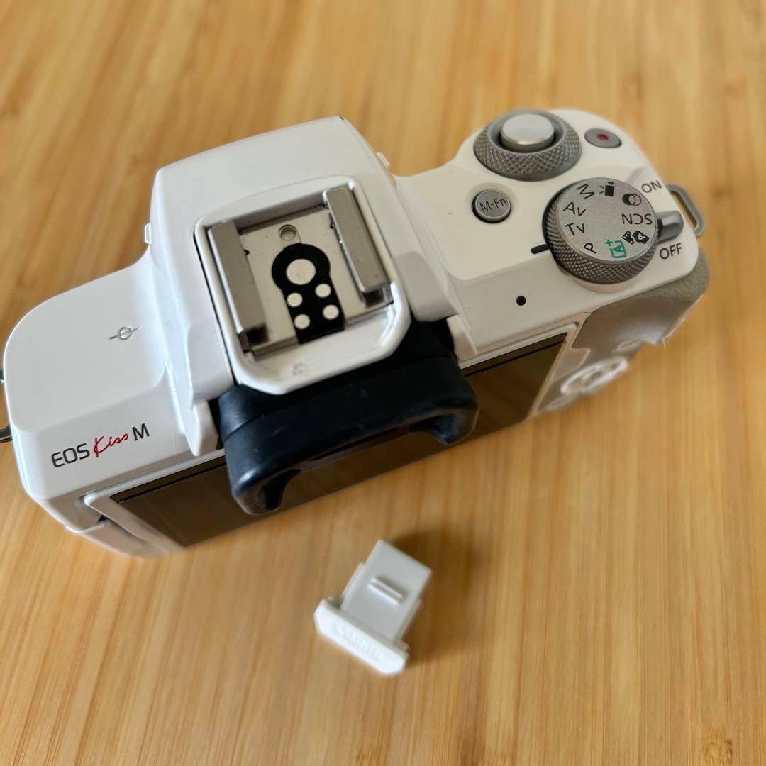 Canon ミラーレス一眼カメラ EOS Kiss M ダブルズームキット