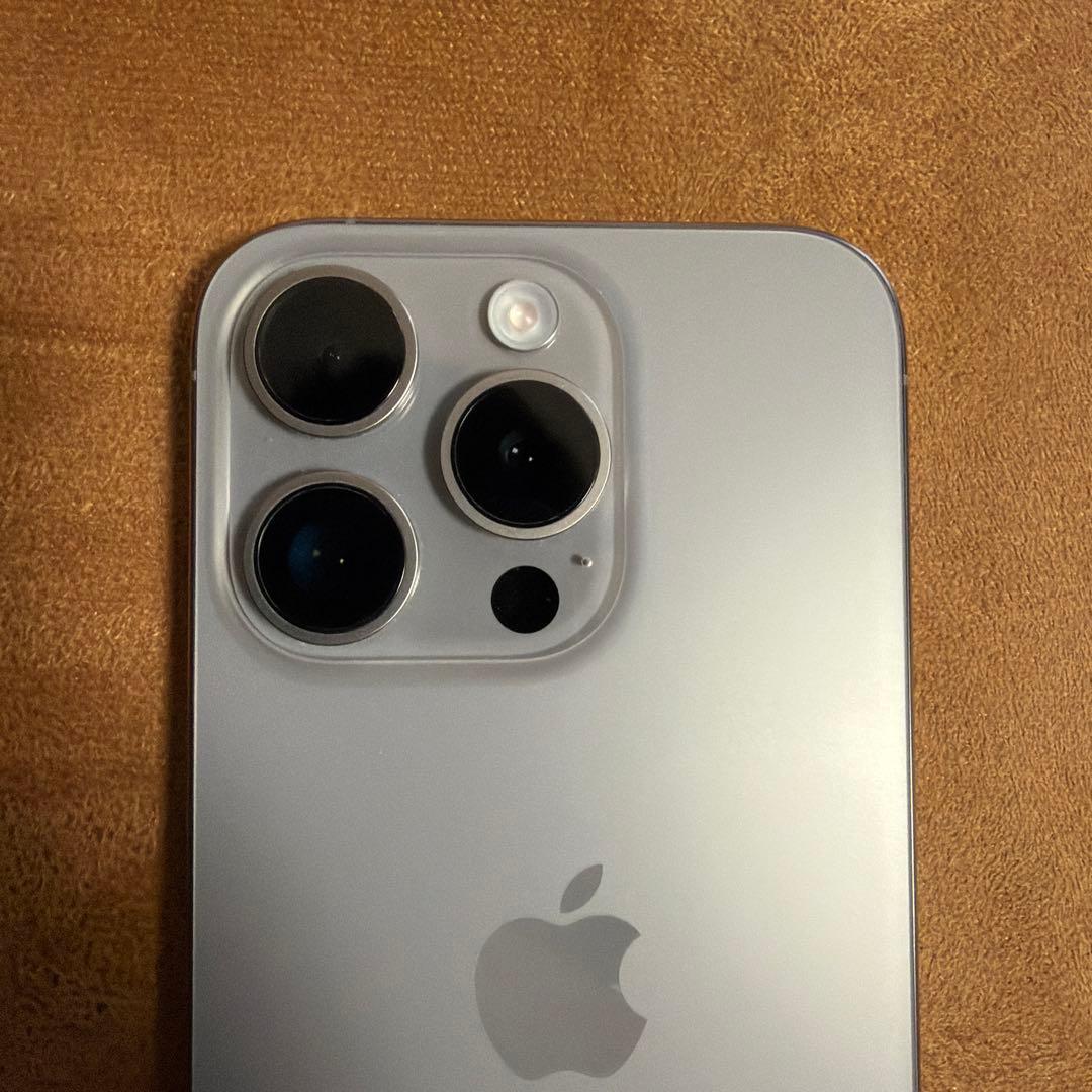 【美品】Apple iPhone 15Pro ナチュラルチタニウム