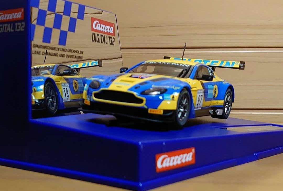 カレラデジタルスロットカー 1/32 Aston Martinアストンマーチン