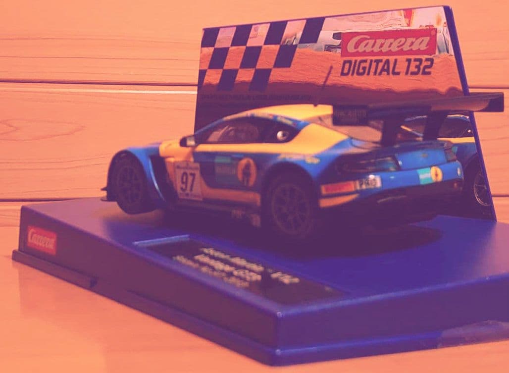 カレラデジタルスロットカー 1/32 Aston Martinアストンマーチン
