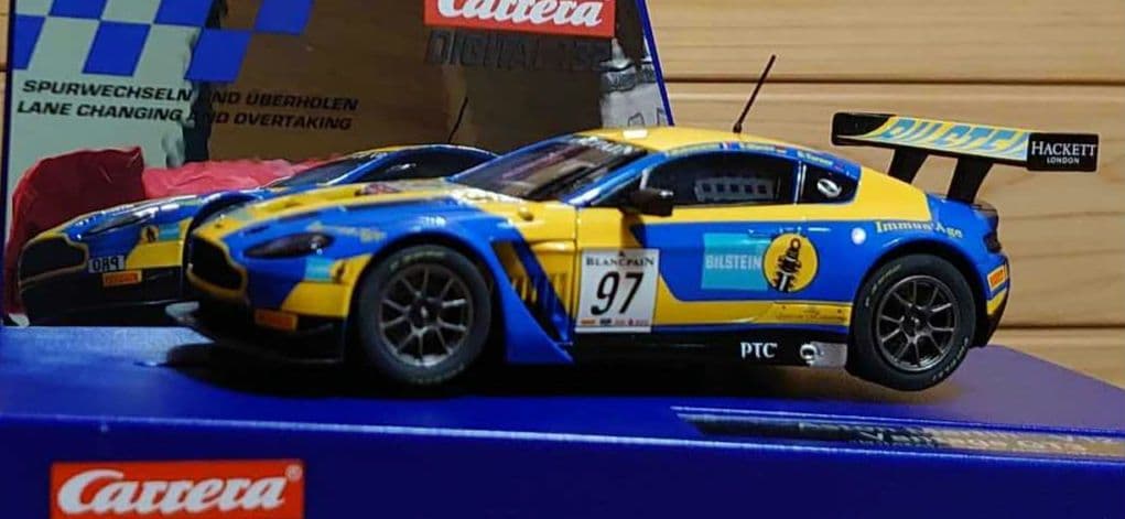 カレラデジタルスロットカー 1/32 Aston Martinアストンマーチン