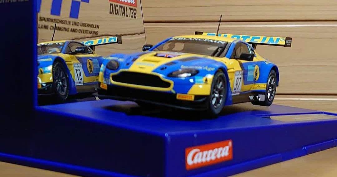 カレラデジタルスロットカー 1/32 Aston Martinアストンマーチン