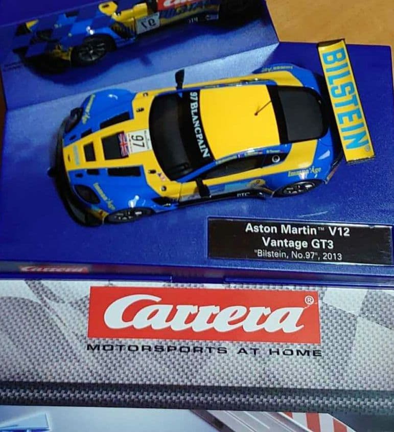 カレラデジタルスロットカー 1/32 Aston Martinアストンマーチン