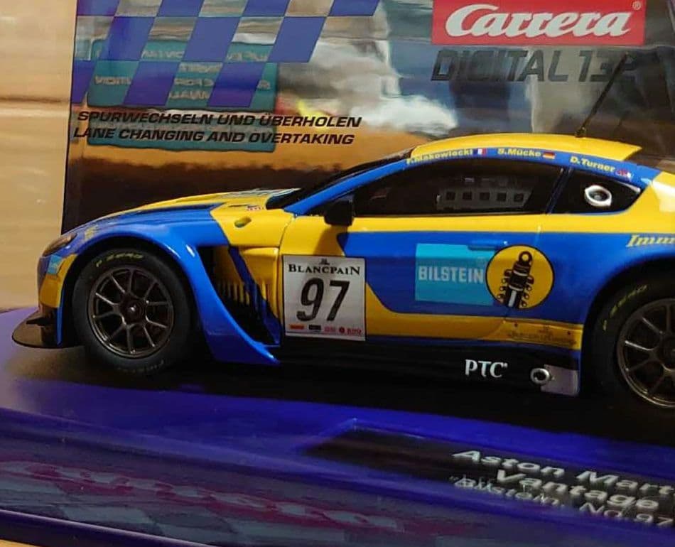 カレラデジタルスロットカー 1/32 Aston Martinアストンマーチン