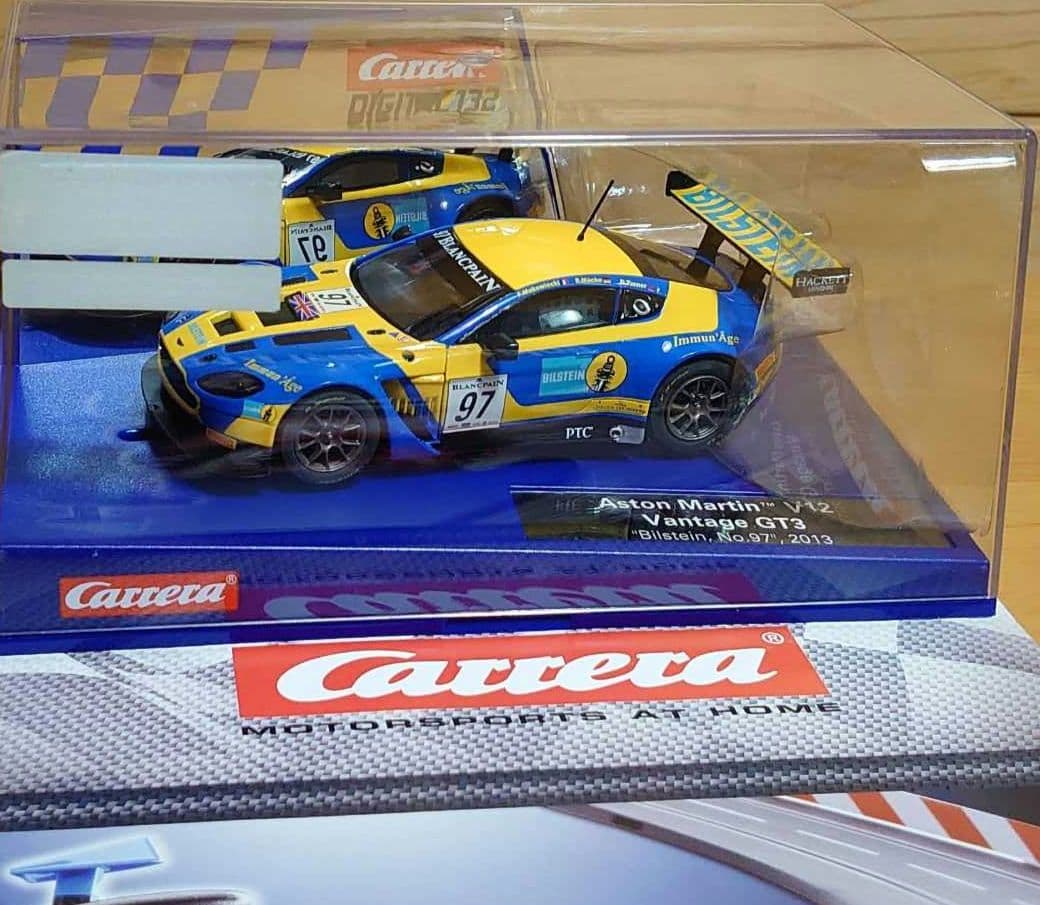 カレラデジタルスロットカー 1/32 Aston Martinアストンマーチン