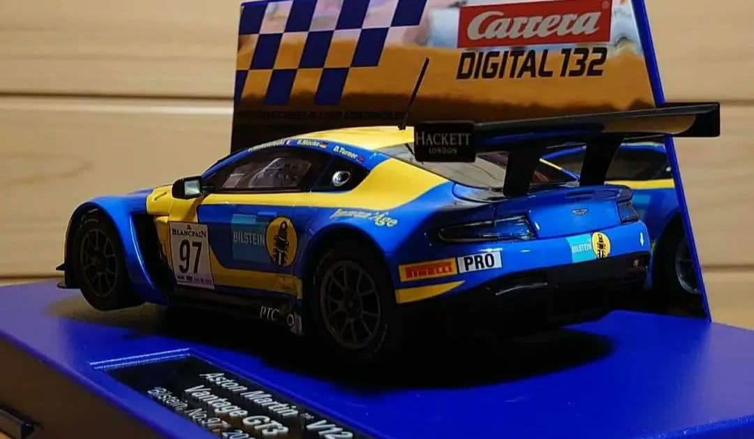 カレラデジタルスロットカー 1/32 Aston Martinアストンマーチン