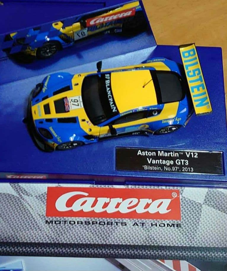 カレラデジタルスロットカー 1/32 Aston Martinアストンマーチン