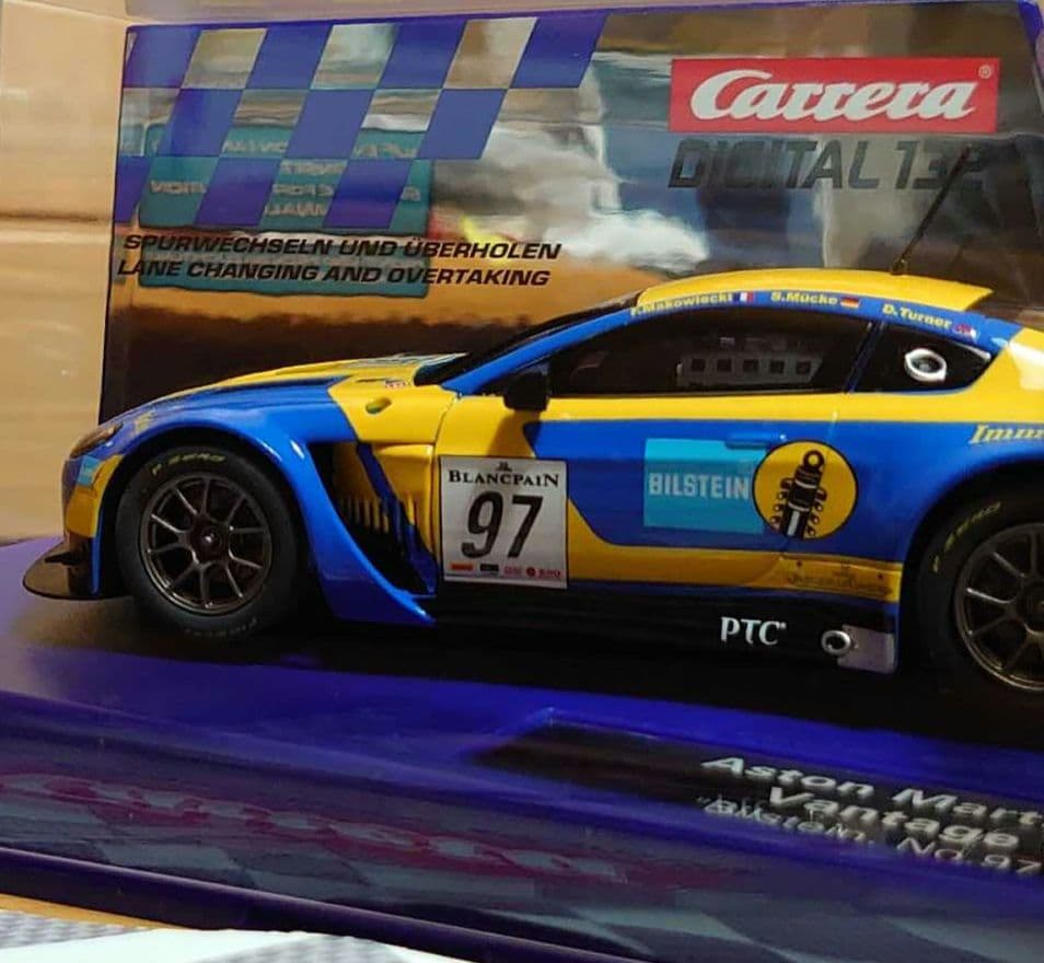 カレラデジタルスロットカー 1/32 Aston Martinアストンマーチン
