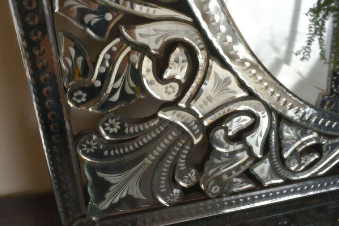 壁掛け鏡 壁掛けミラー アンティーク調フルールド・リス　Fleur　de lis