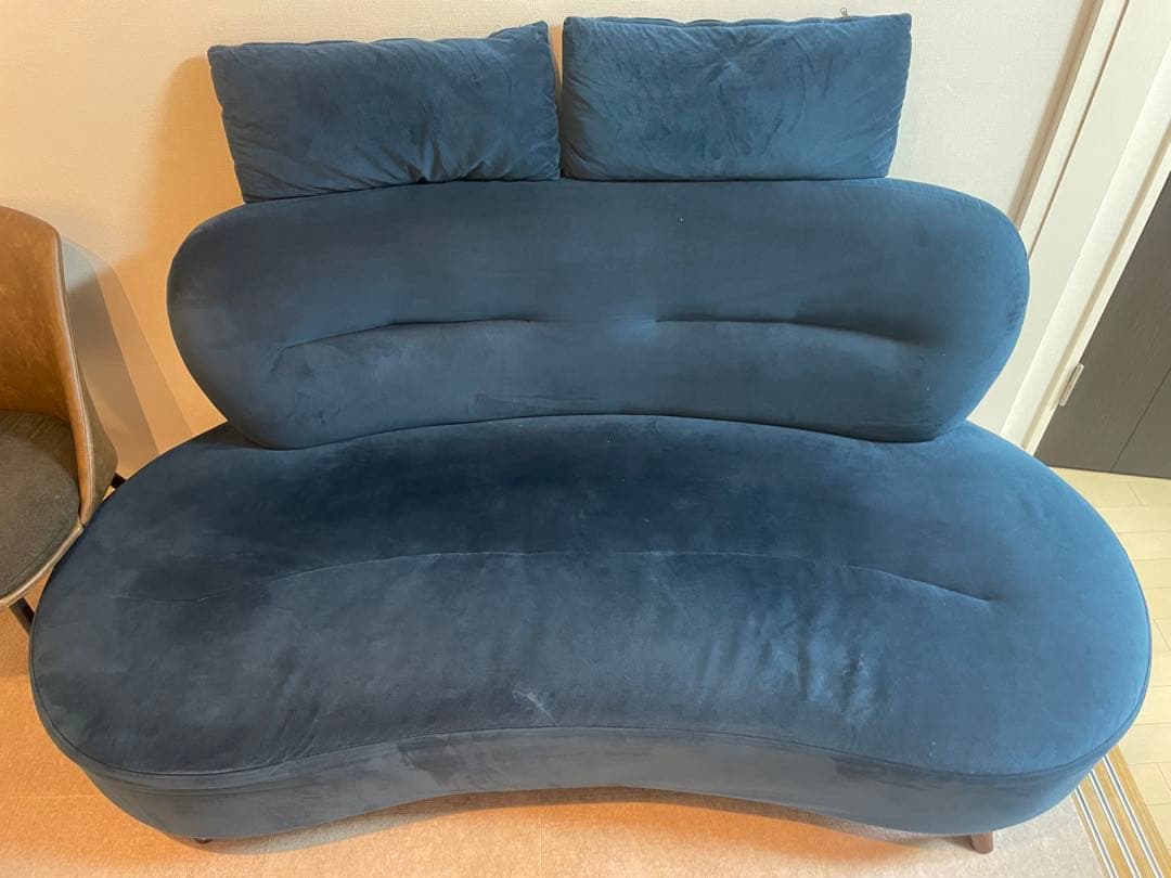 ネイビーブルー 曲線デザインソファ