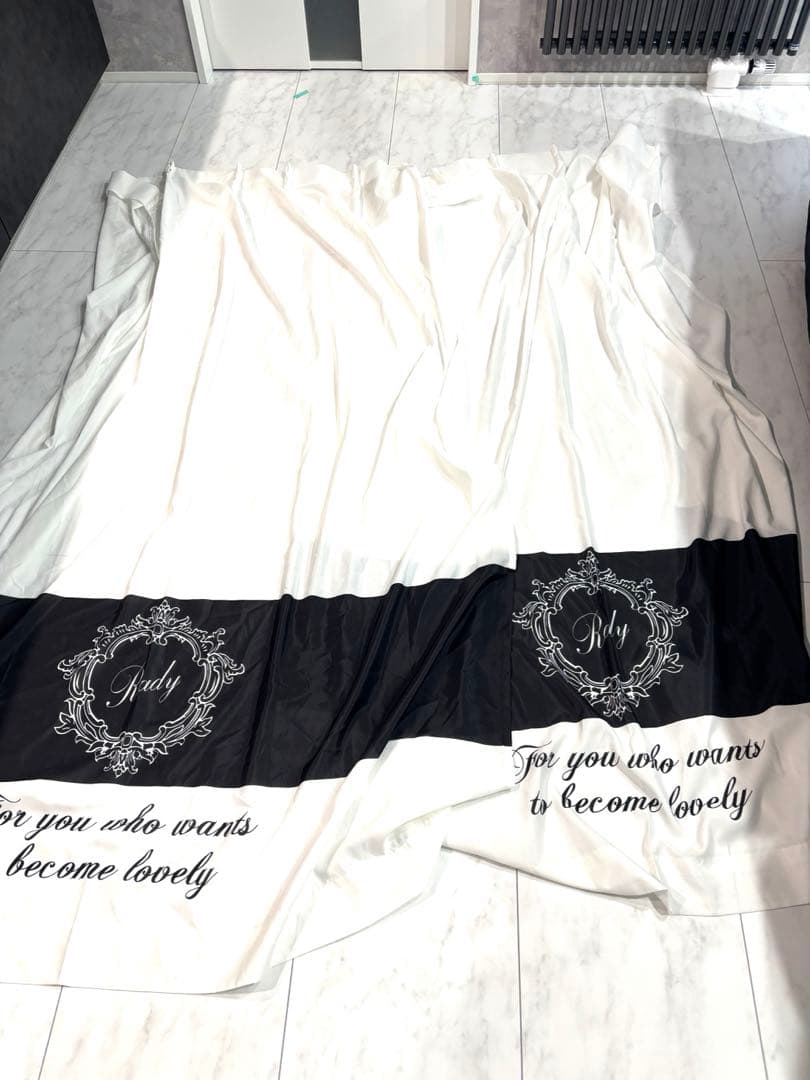 新品未使用Radyトロピカルフラワーカーテン