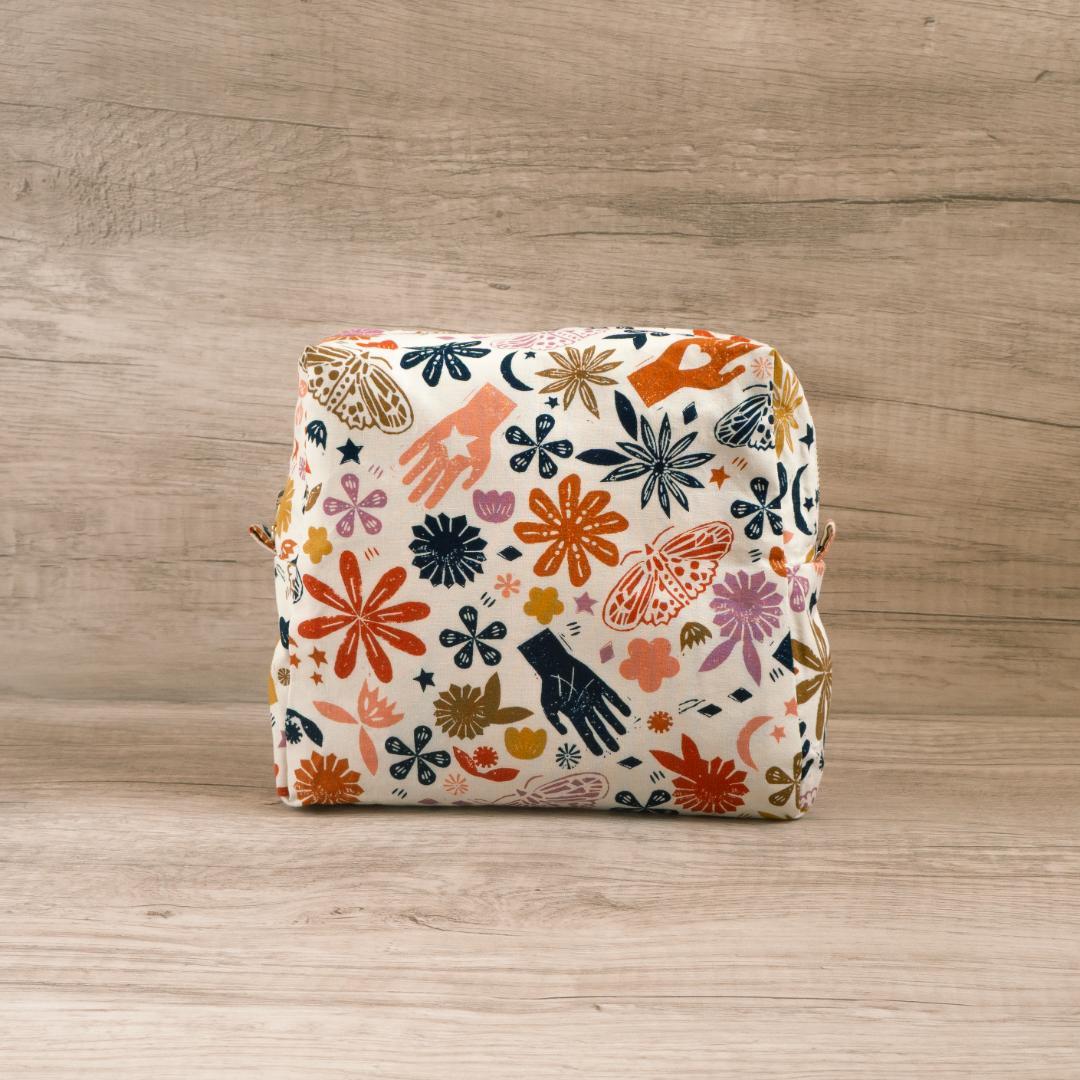 【手帳ポーチ／サイズ2】Hand・ベージュ（たくさん入るタイプ）