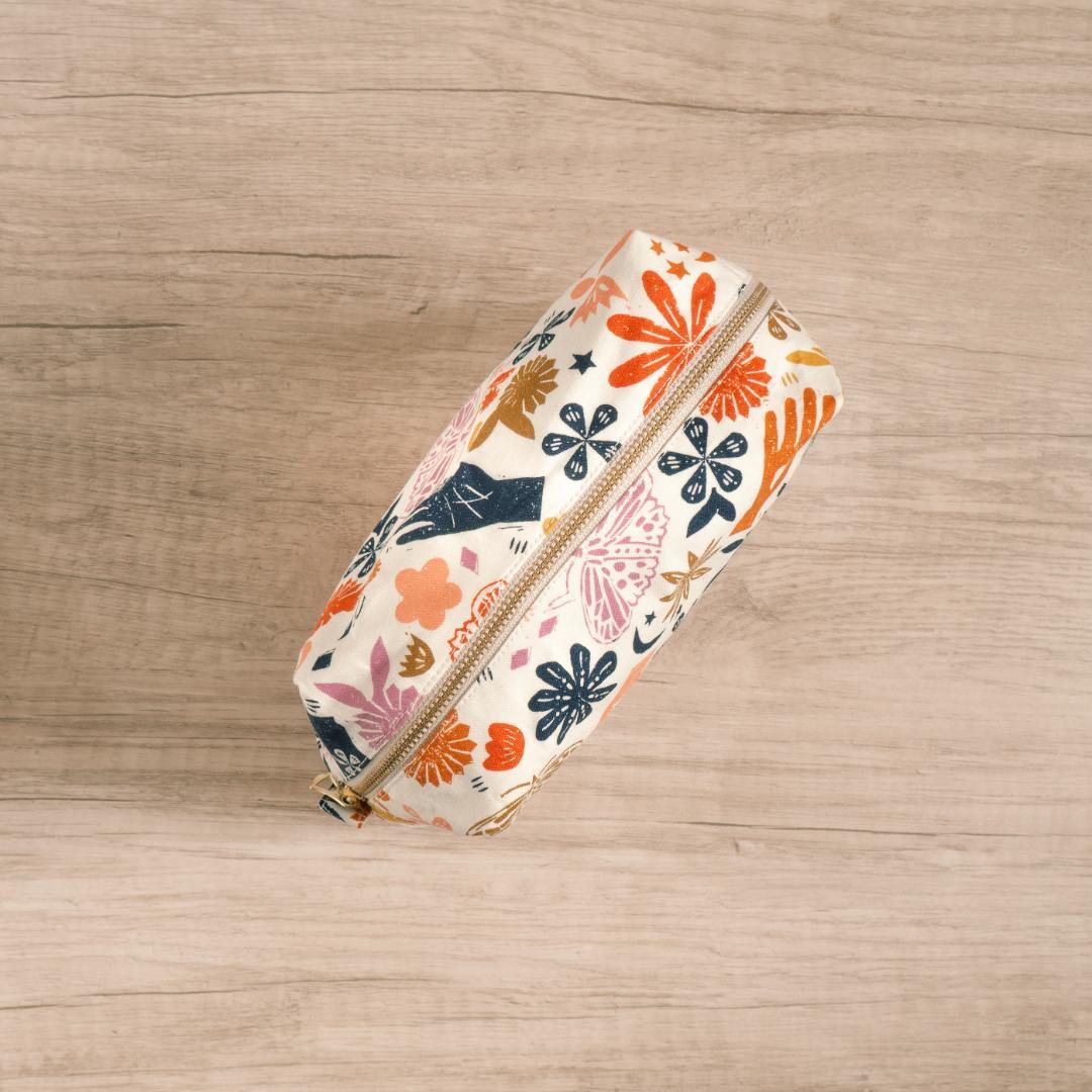 【手帳ポーチ／サイズ2】Hand・ベージュ（たくさん入るタイプ）