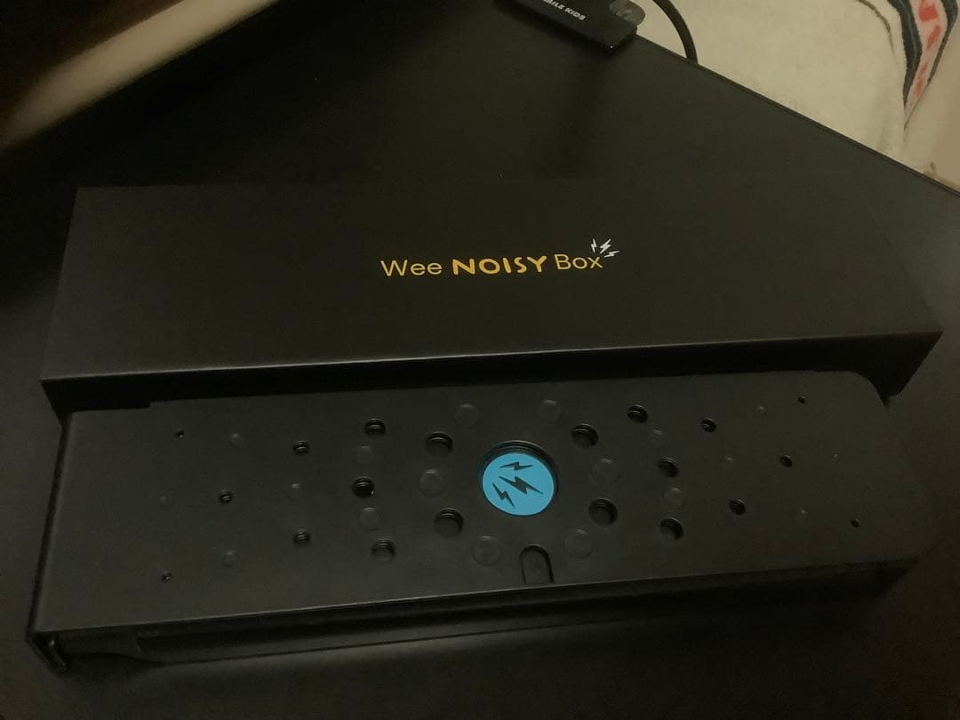 『送料込み』軽量、コンパクト譜面台(wee stand)