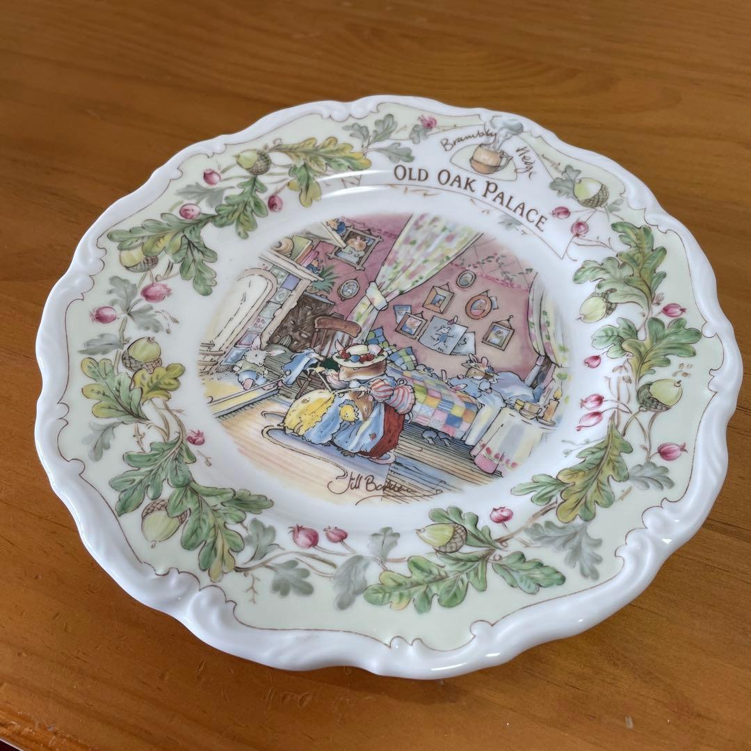 ロイヤルドルトンブランブリーヘッジOLD OAK PALACEプレート