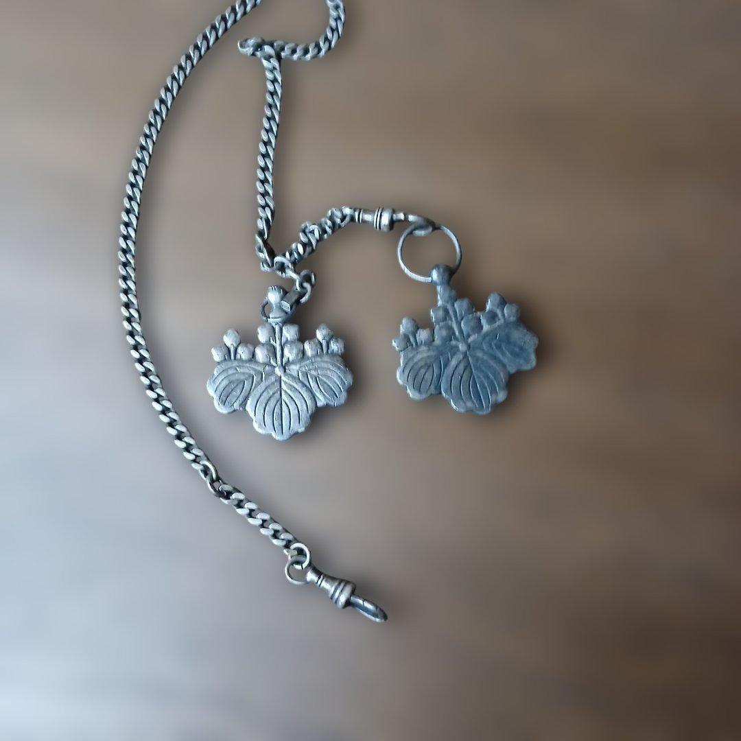 旧日本軍の勲章　2個　チエーン付属