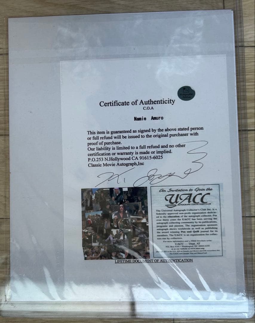 安室奈美恵さんHulu A4直筆サイン入りポートレート 認証書付き