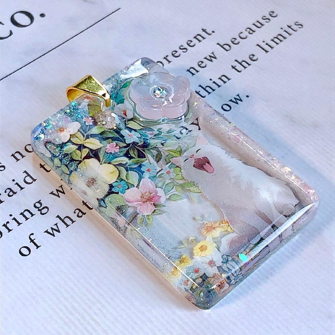 同梱値引100円❤️No.2523 レジン ペンダントトップ 猫 ネコ ねこ ♡