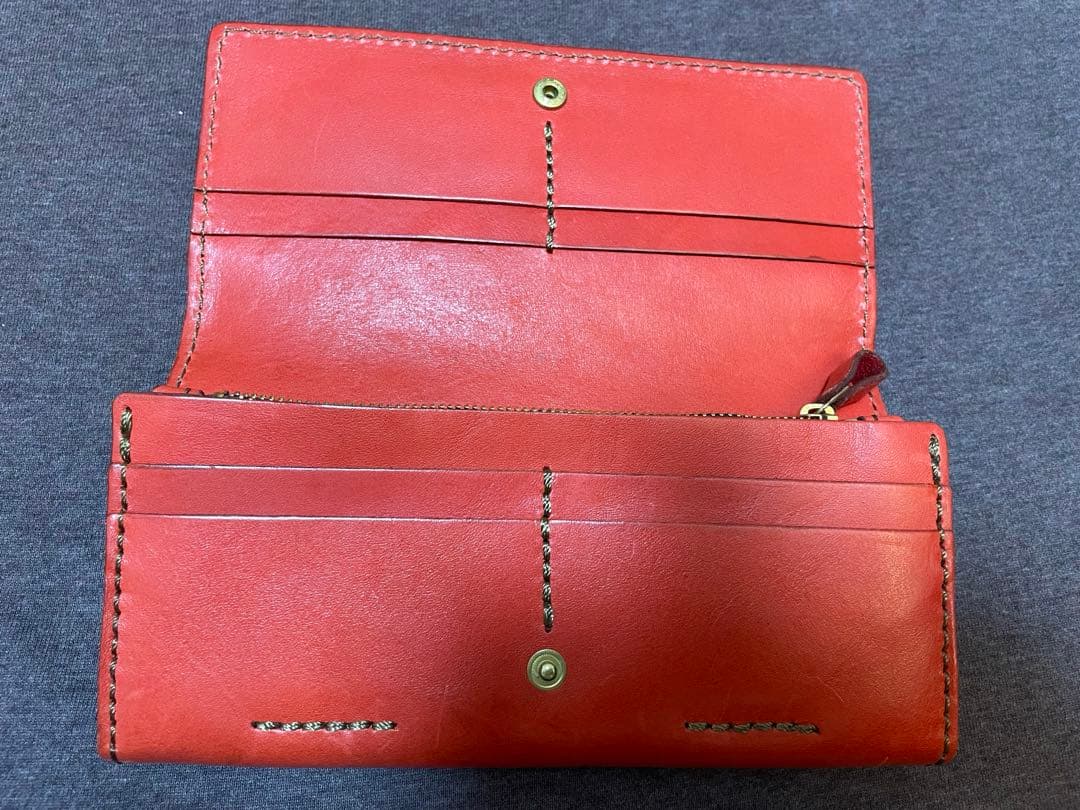 ヘルツの長財布（赤色）