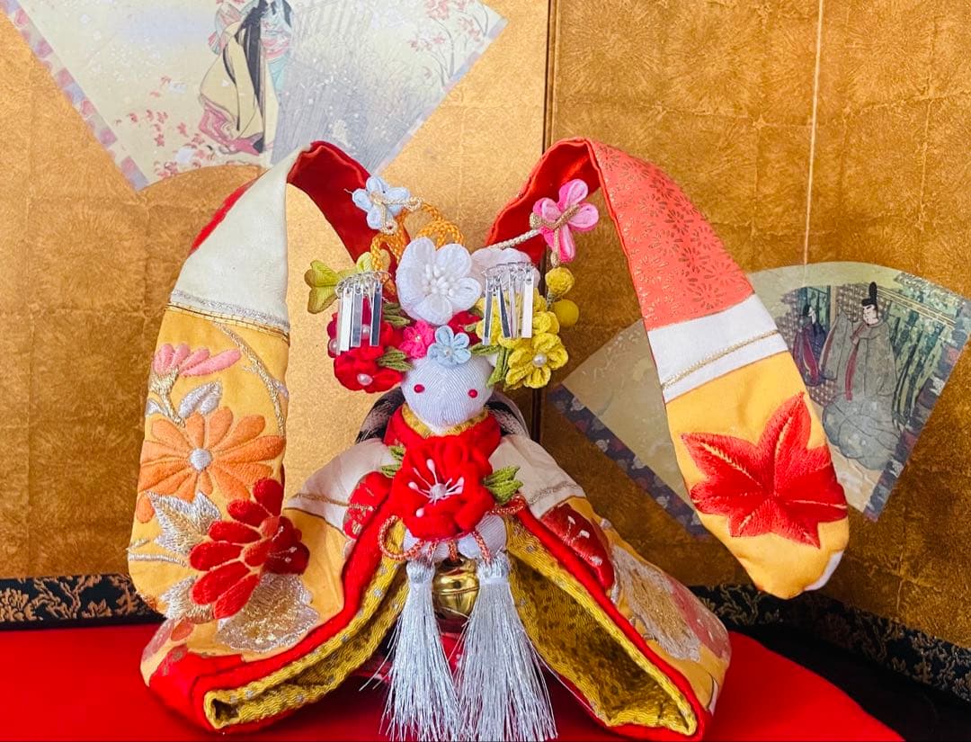 おばあちゃんのハンドメイド　着物うさぎ人形　刺繍着物　アンティーク　お雛様にも