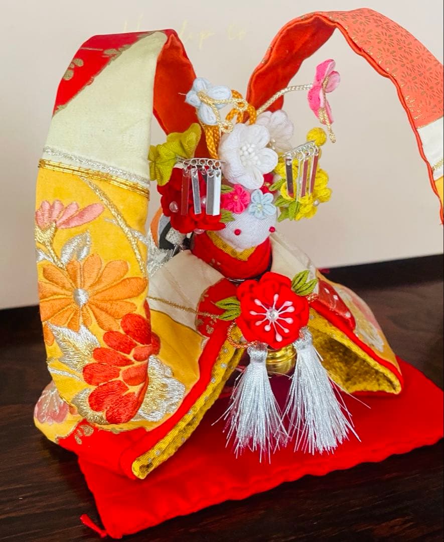 おばあちゃんのハンドメイド　着物うさぎ人形　刺繍着物　アンティーク　お雛様にも