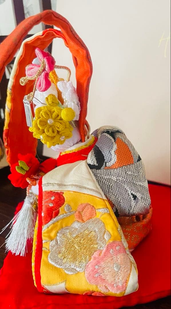 おばあちゃんのハンドメイド　着物うさぎ人形　刺繍着物　アンティーク　お雛様にも