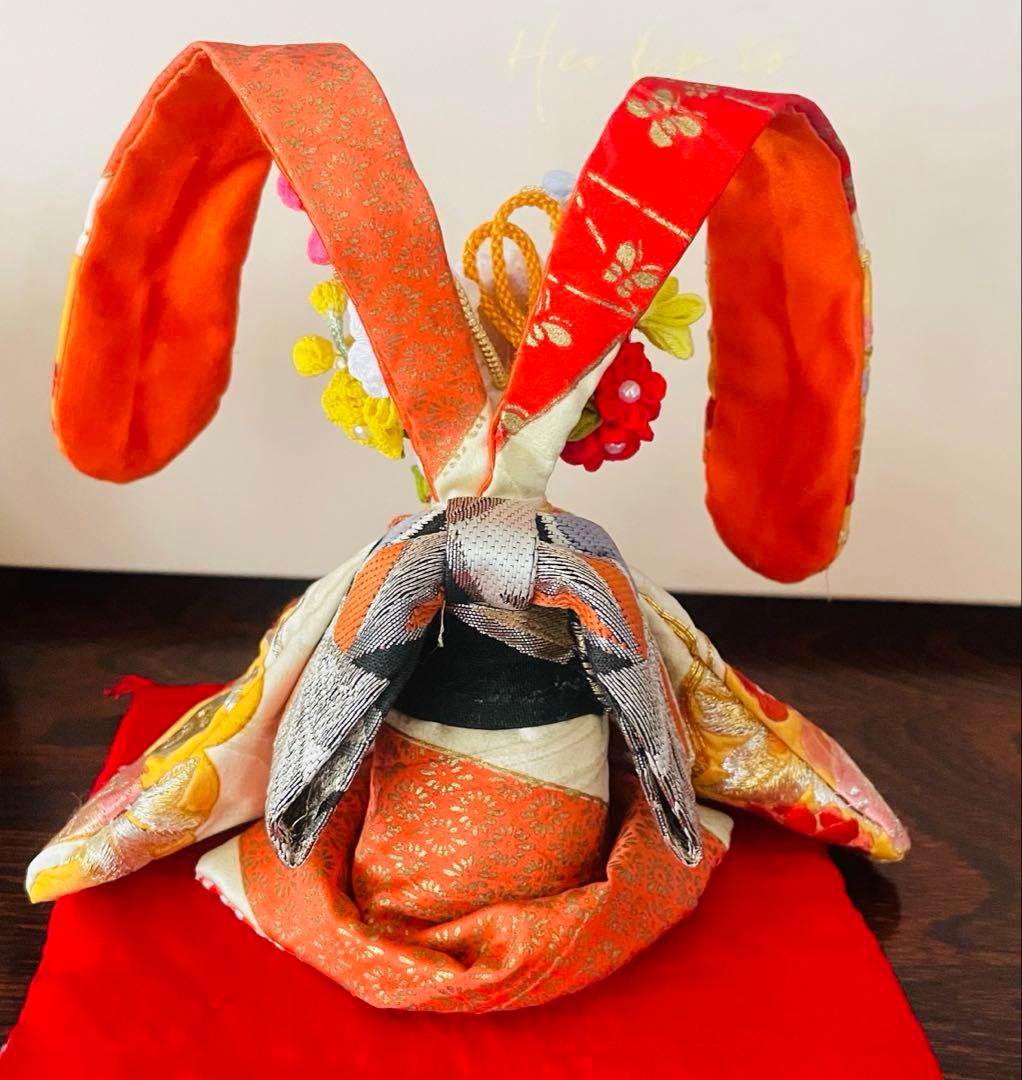 おばあちゃんのハンドメイド　着物うさぎ人形　刺繍着物　アンティーク　お雛様にも