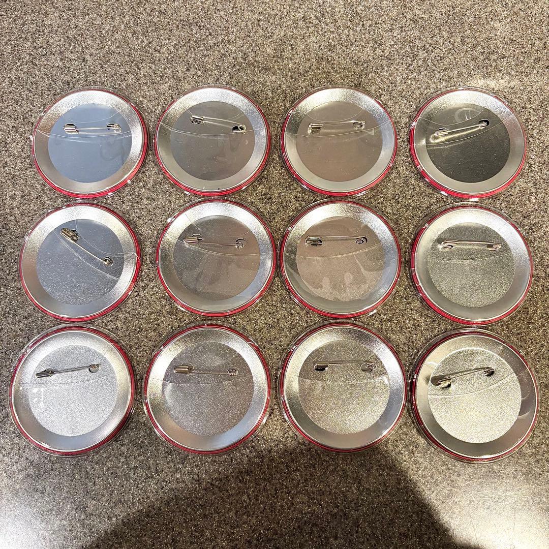 【即日発送】保護フィルム付 だるまいずごっど コラボカフェ缶バッジ12個