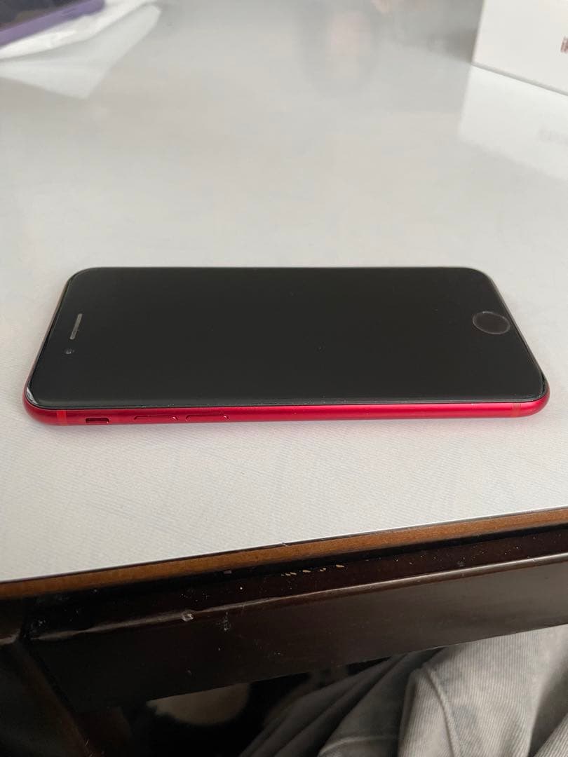 Apple iPhone SE第二世代 本体 64GB　レッド　赤