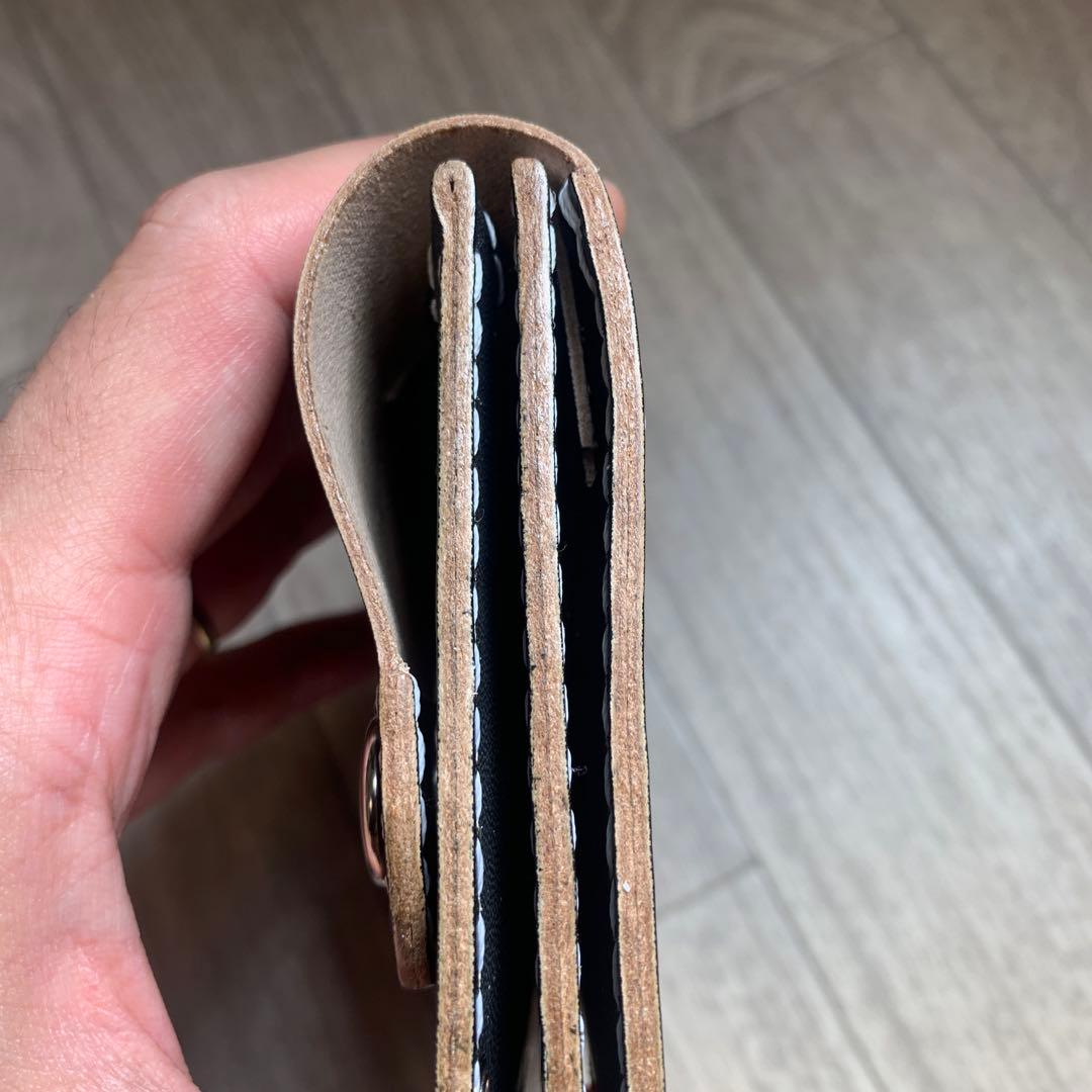 トラッカーウォレット　ミドル　丘染めブラック　ニッケル　白ステッチ