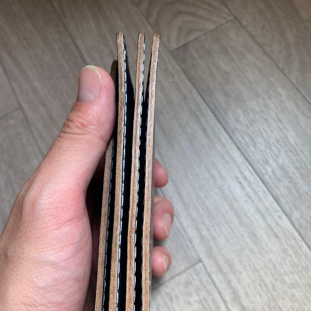 トラッカーウォレット　ミドル　丘染めブラック　ニッケル　白ステッチ