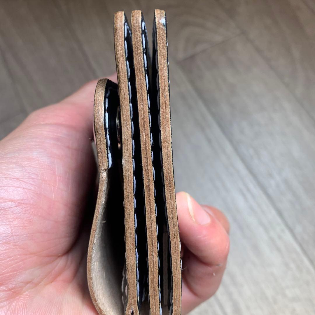 トラッカーウォレット　ミドル　丘染めブラック　ニッケル　白ステッチ