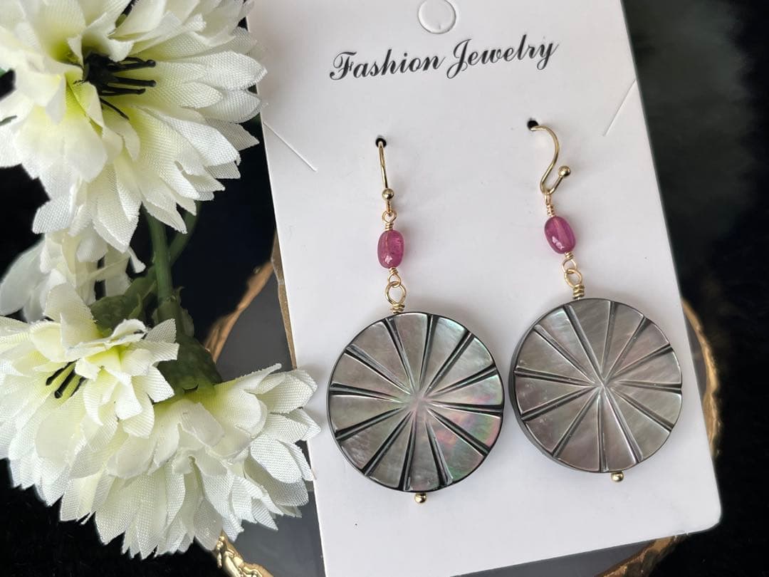 14kgfシェルのカービングとルビーのピアス