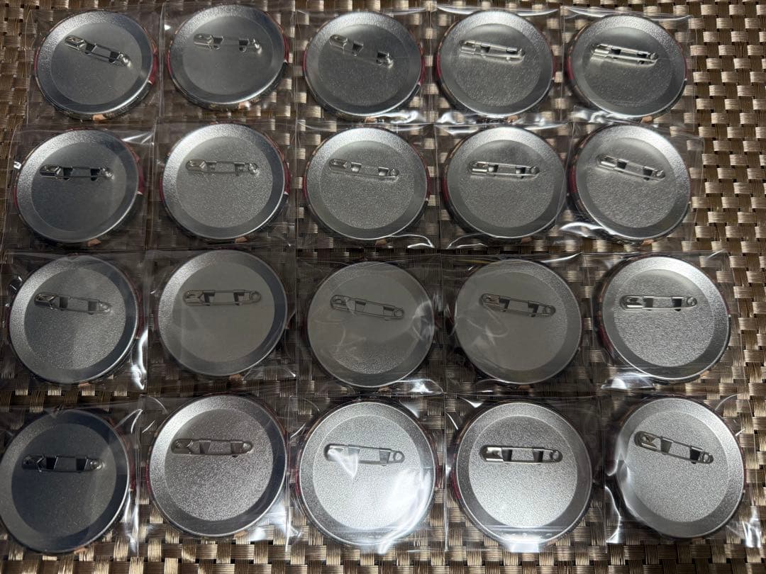 アイナナ　Re:vale 記念日2023 百　缶バッジ