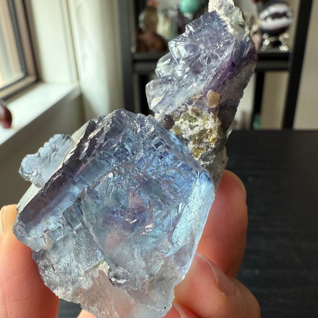天然石フローライトの原石　置物　鉱物NO.062312
