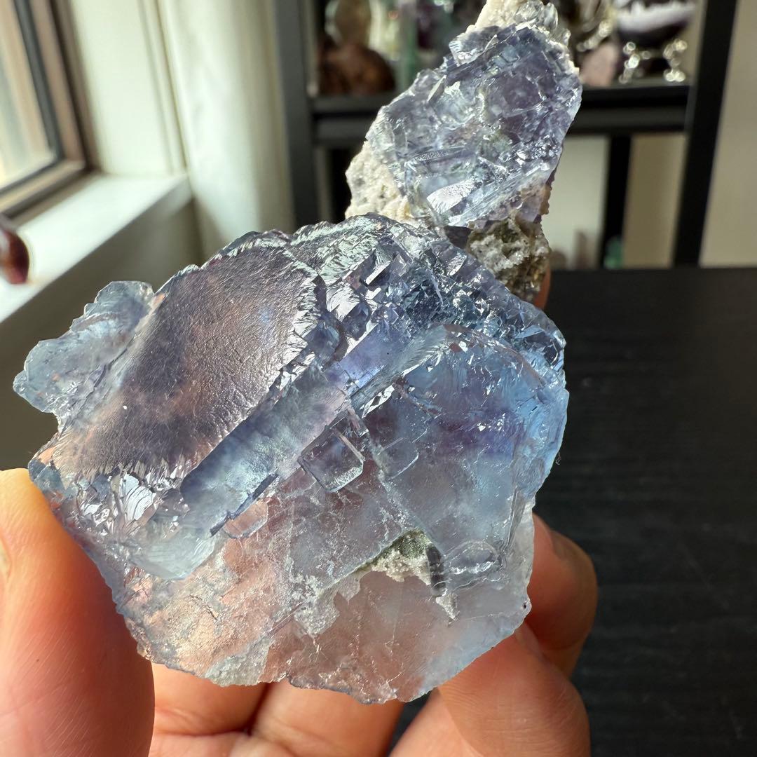 天然石フローライトの原石　置物　鉱物NO.062312