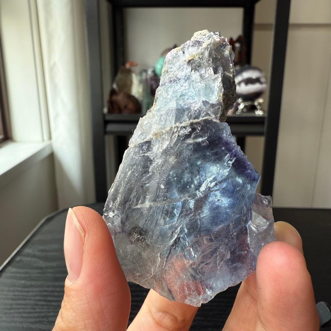 天然石フローライトの原石　置物　鉱物NO.062312