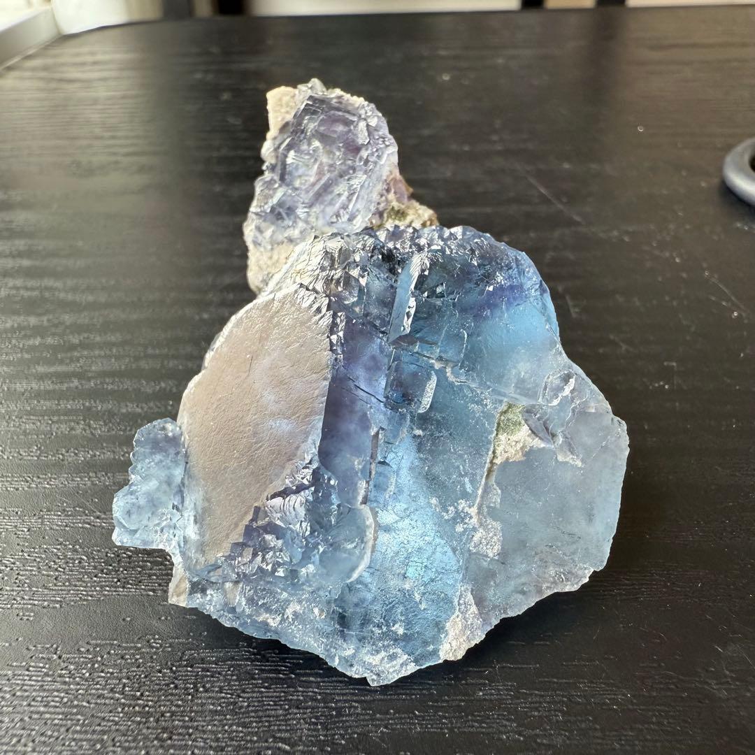 天然石フローライトの原石　置物　鉱物NO.062312