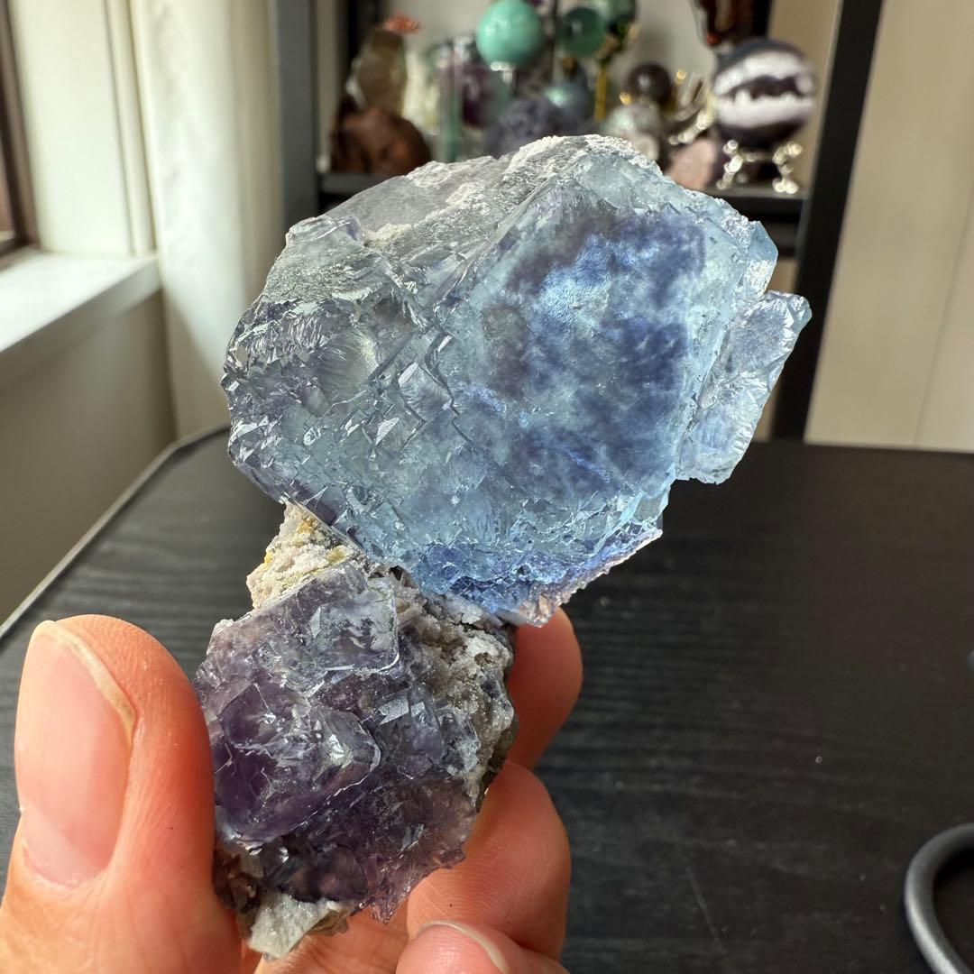 天然石フローライトの原石　置物　鉱物NO.062312