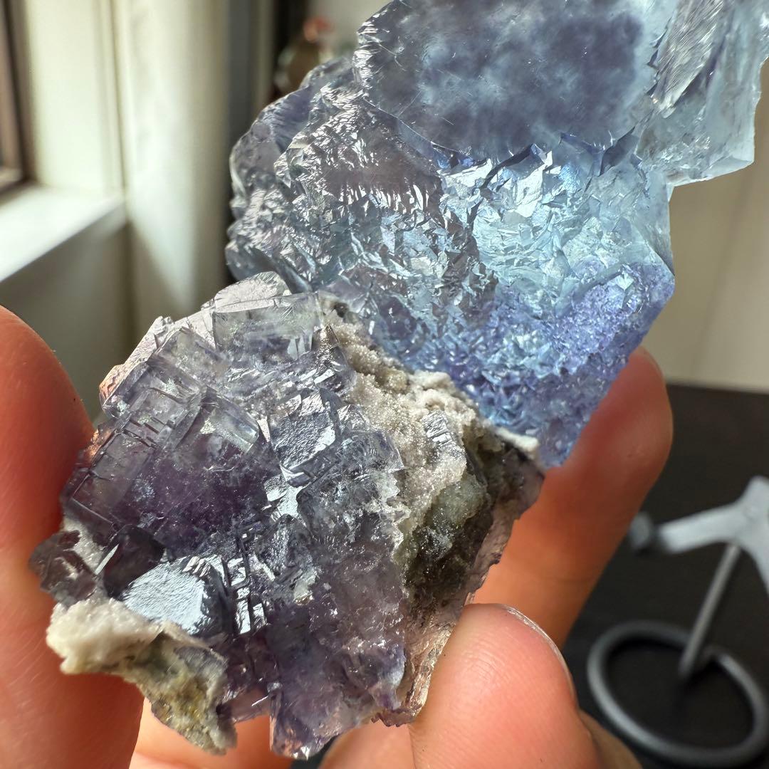 天然石フローライトの原石　置物　鉱物NO.062312