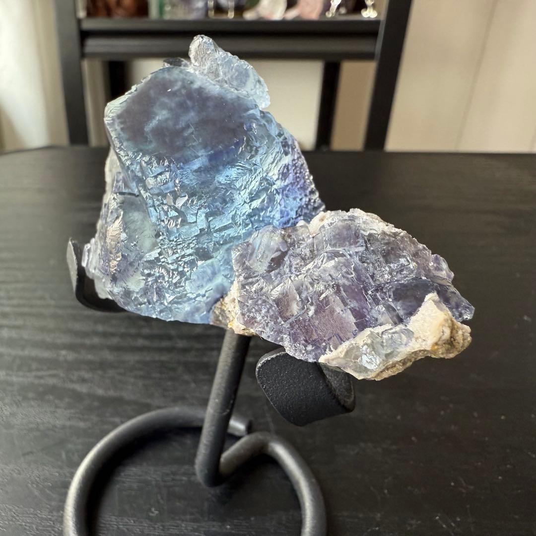 天然石フローライトの原石　置物　鉱物NO.062312
