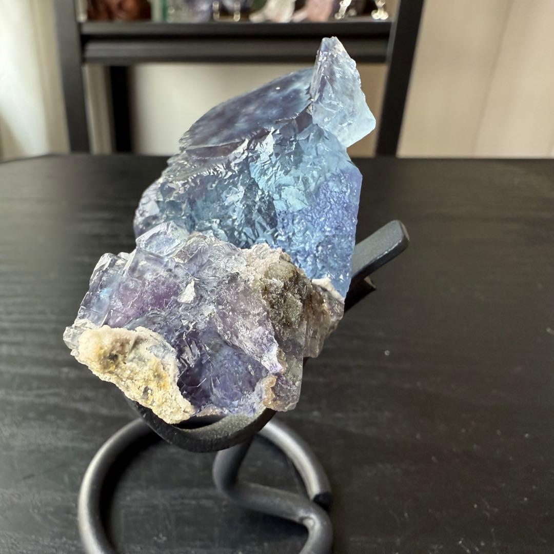 天然石フローライトの原石　置物　鉱物NO.062312