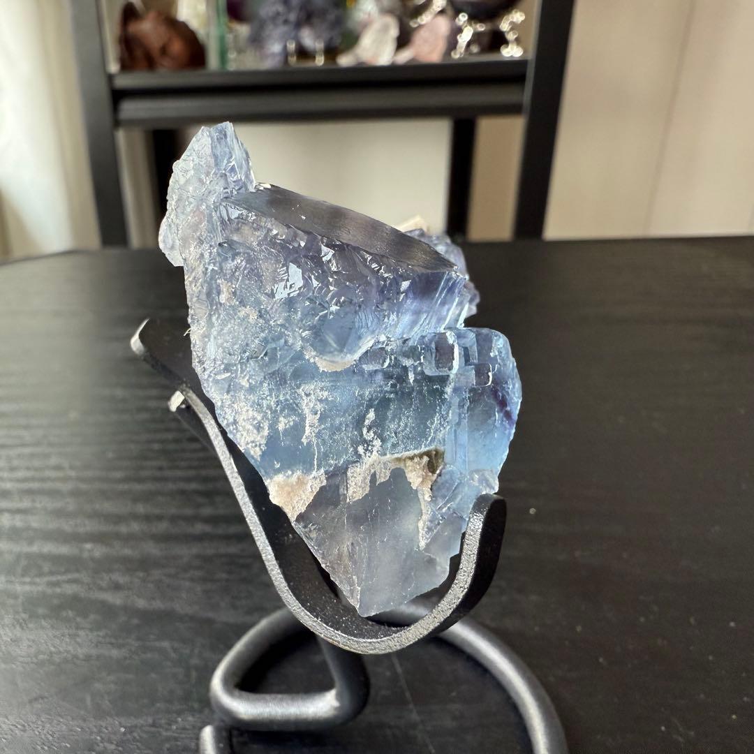 天然石フローライトの原石　置物　鉱物NO.062312