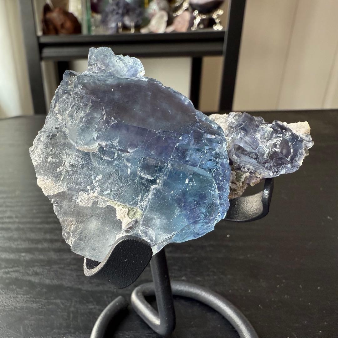 天然石フローライトの原石　置物　鉱物NO.062312