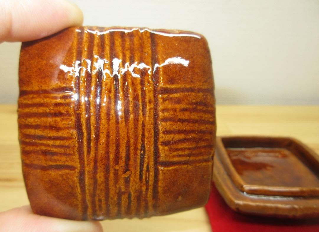 送料込【逢絢亭】茶道具 香合 大樋焼 飴釉 糸巻香合 大樋長阿弥 共箱入り