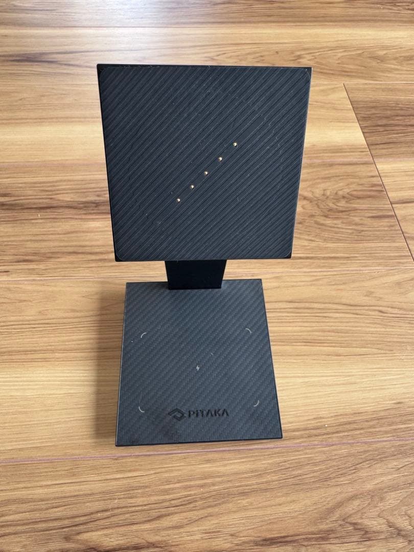 Pitaka タブレットスタンド MagEZ Charging Stand