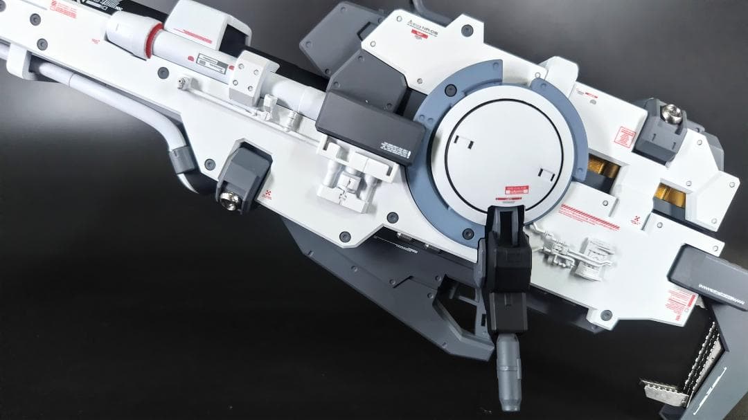 RG hi-νガンダム　全塗装　完成品　ハイパー・メガ・バズーカ・ランチャー