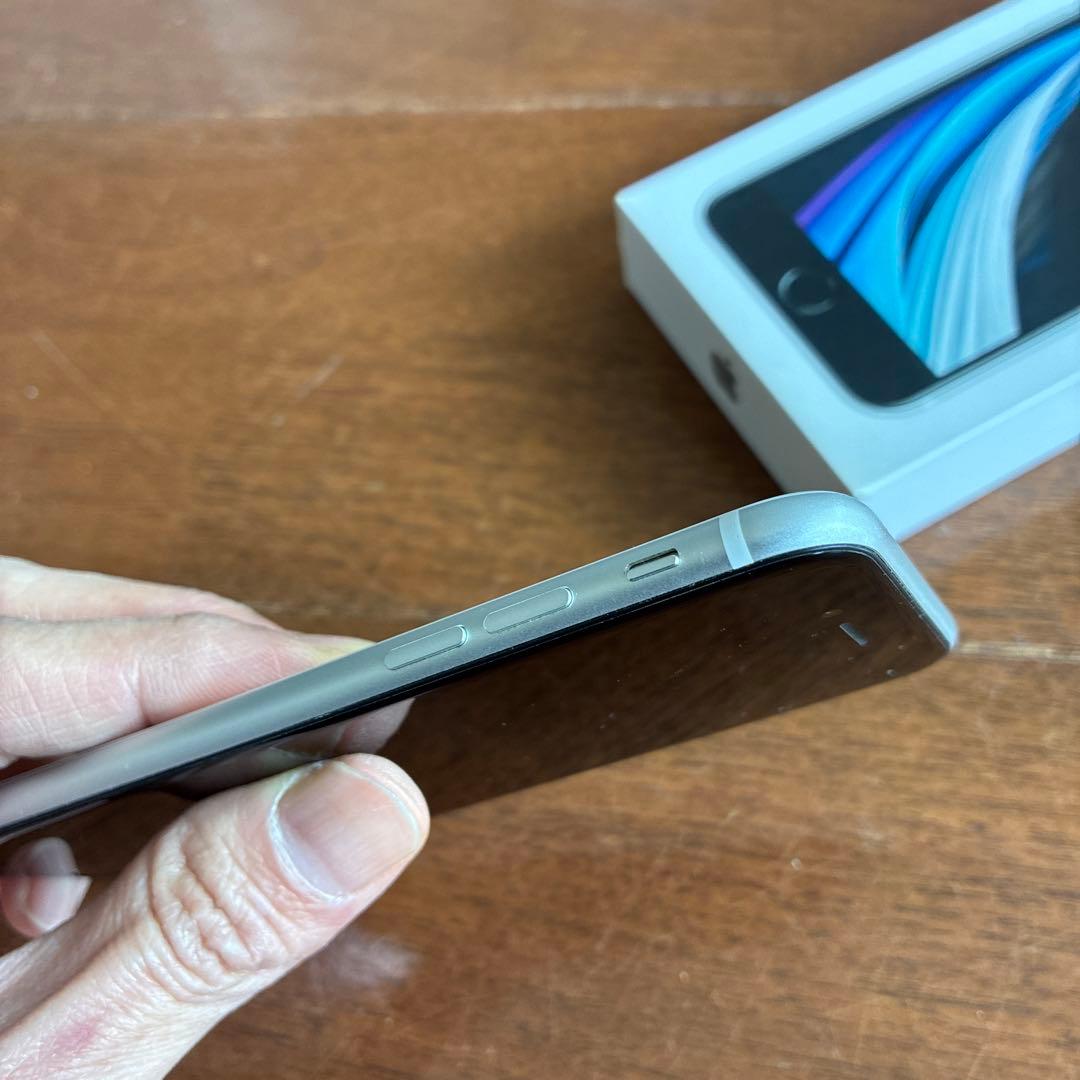 Apple iPhone SE 64GB 第2世代　ホワイト