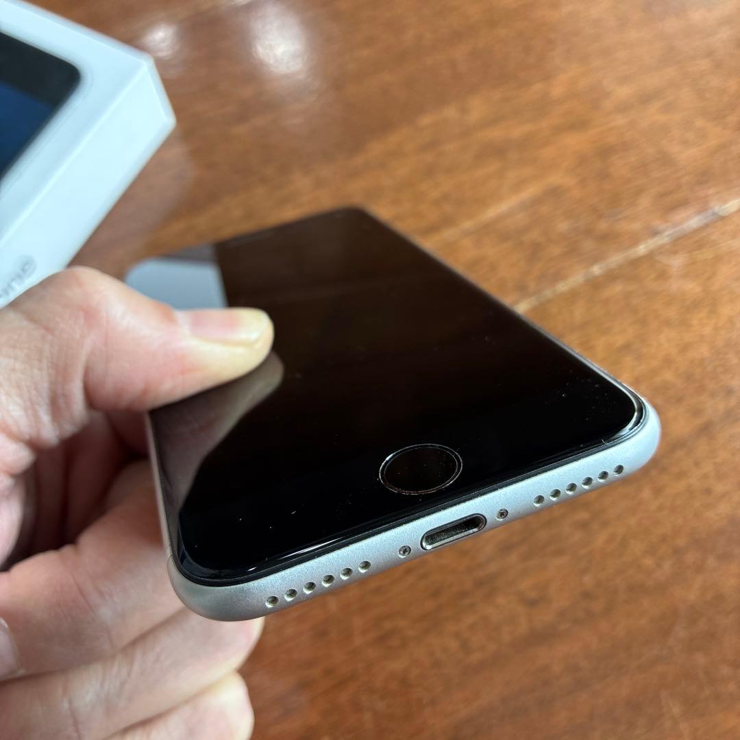 Apple iPhone SE 64GB 第2世代　ホワイト