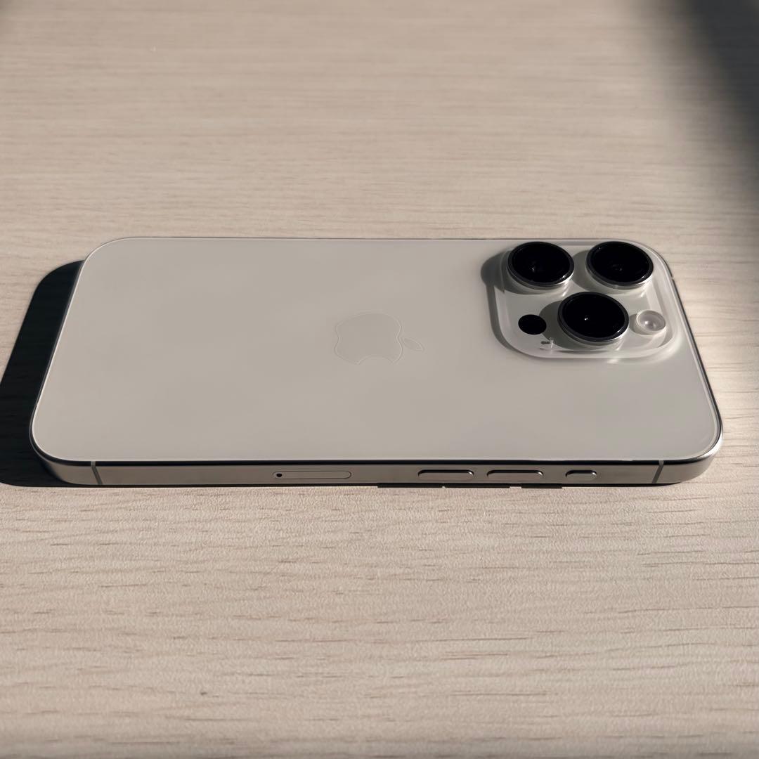 iPhone15 Pro 256GB ホワイトチタニウム SIMフリー